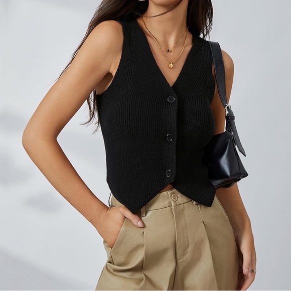 Black Sleeveless Knit Vest - Picture 2 of 4